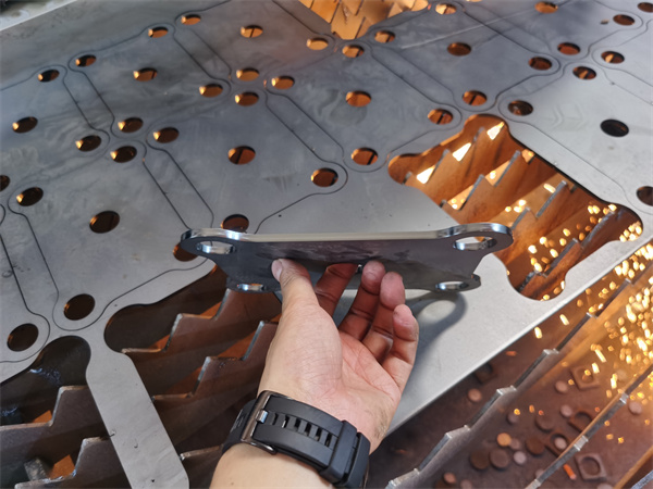 高功率數(shù)控激光切割機(jī)02